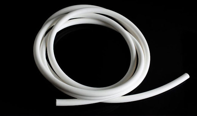 告别选材困惑：ag真人国际耐介质硅胶管专业选型方案，为酸、碱、油脂输送精准护航