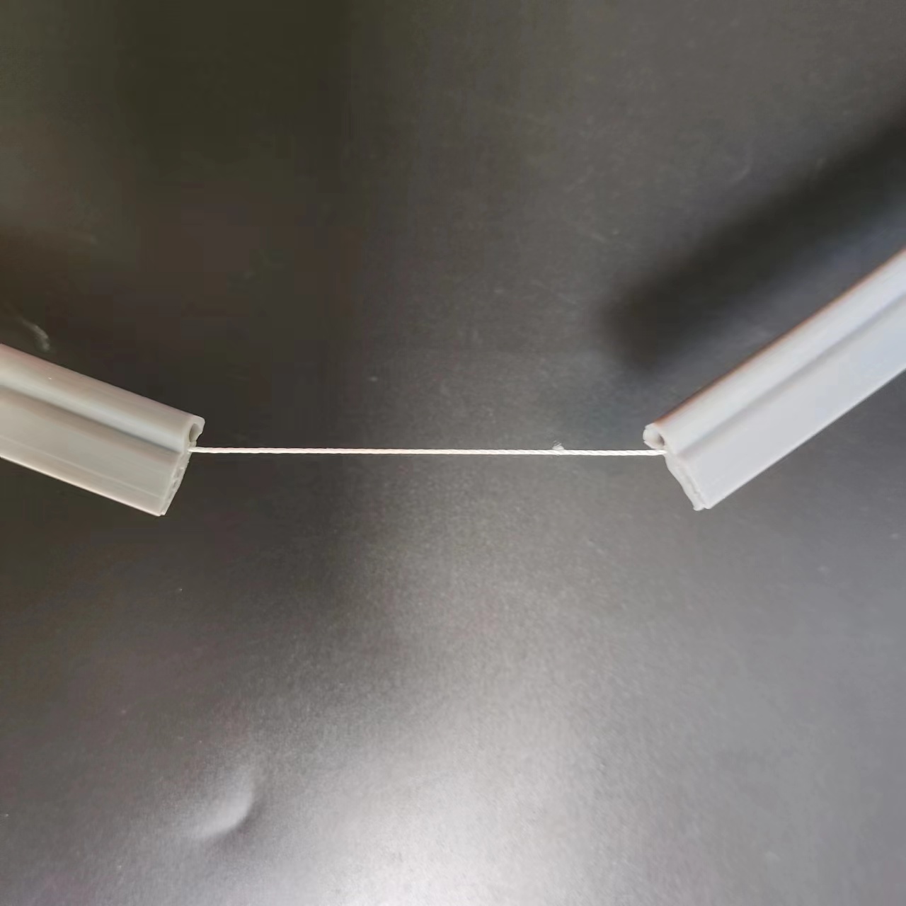 ag真人国际抗拉伸耐候硅胶条：以＞80%强度保持率，破解日晒脆化断裂难题